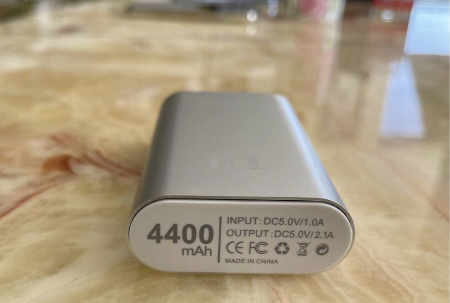 Power bank in silver comes with cable - photo 3