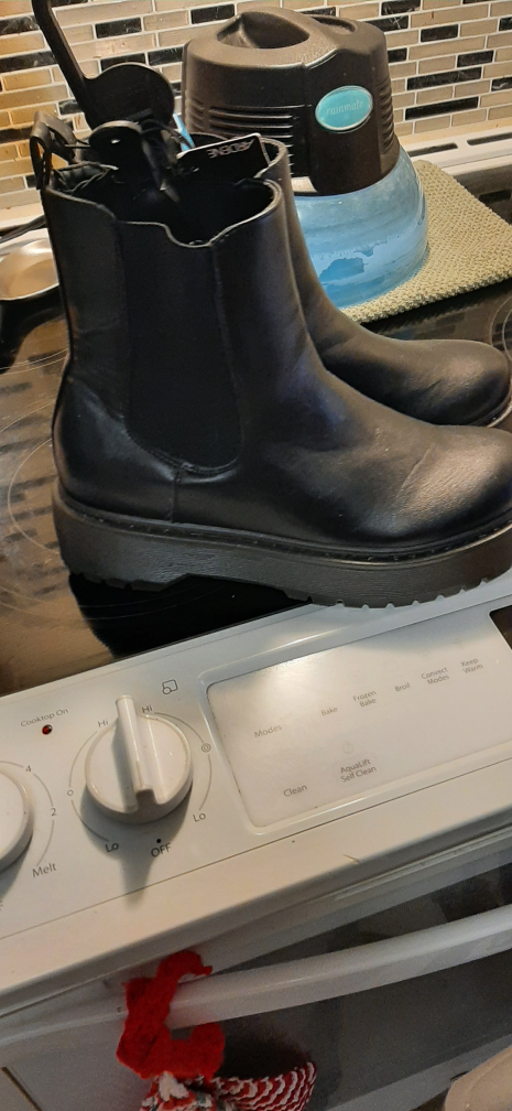 Ladies boots size 9 image indicator(7)