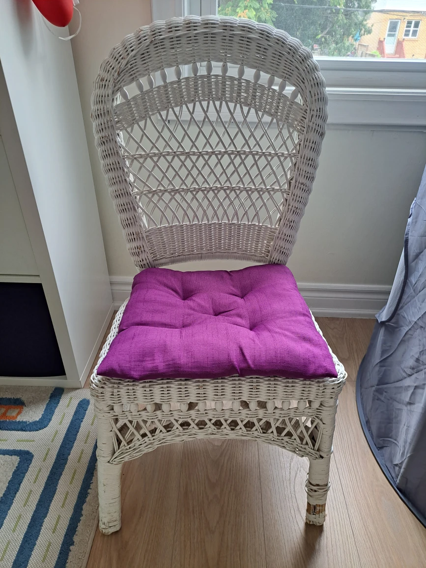 white wicker chair - photo 2