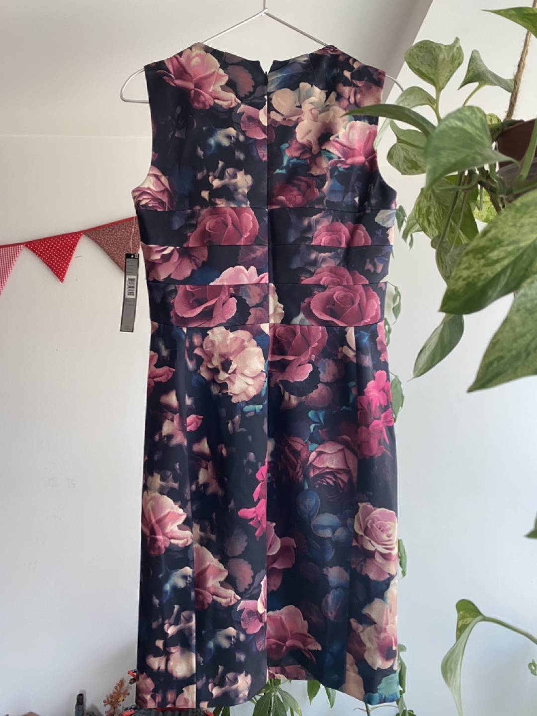 Brand new with tag, Floral print scuba sheath dress image indicator(2)