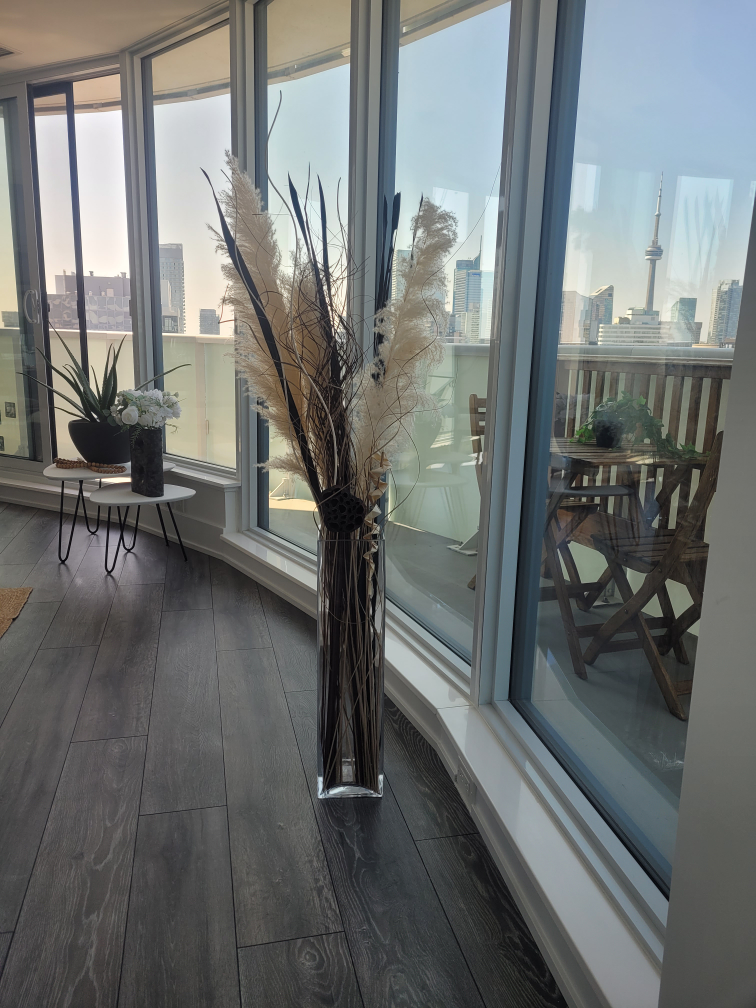pampas grass with tall square glass vase image indicator(2)