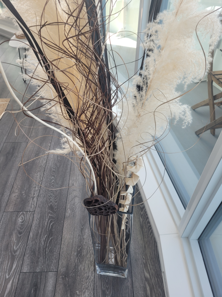 pampas grass with tall square glass vase image indicator(3)