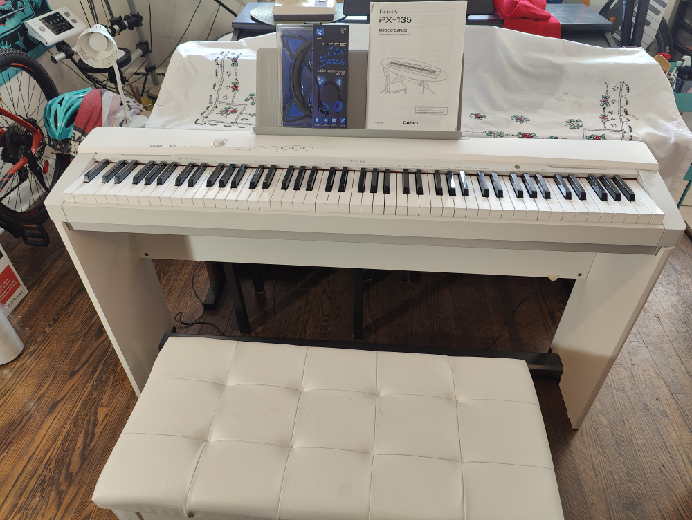 Casio Privia PX-135, digital piano 88 weighted keys | Karrot