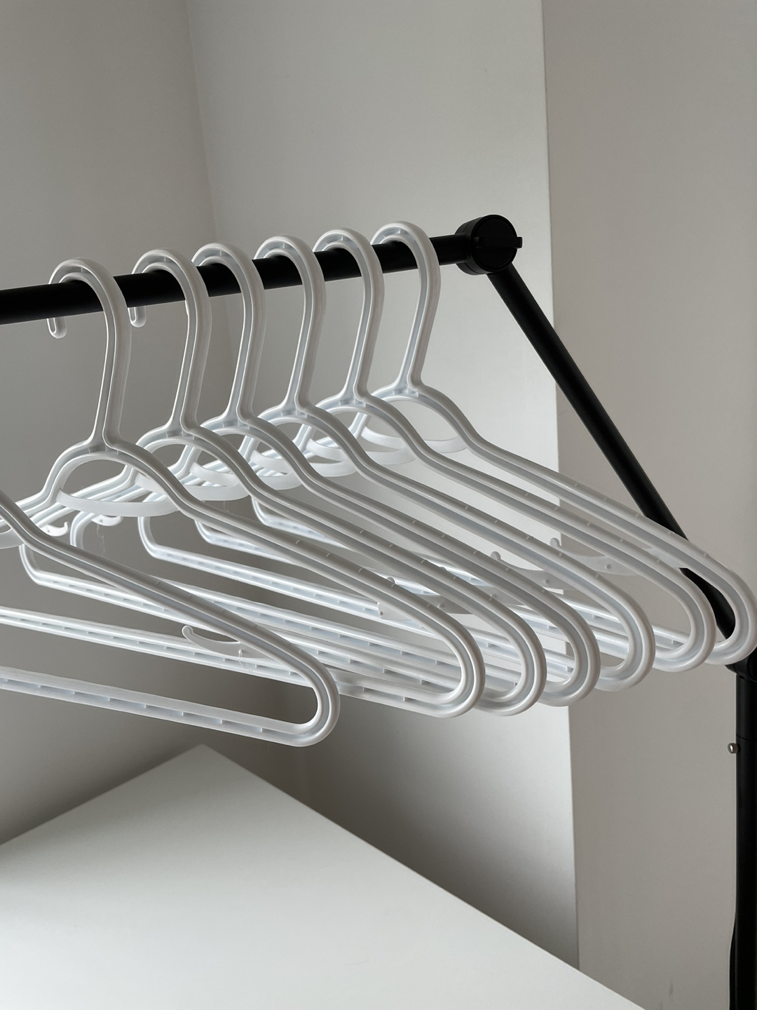 80+ White Plastic Hangers thumbnail