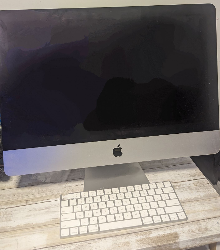2013 iMac with keyboard and mouse  thumbnail