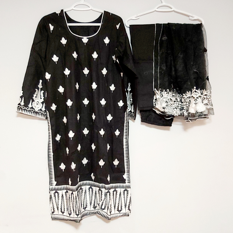 Pakistani Ladies Lawn Suits 3 Pieces Large Size Readymade  image indicator(2)