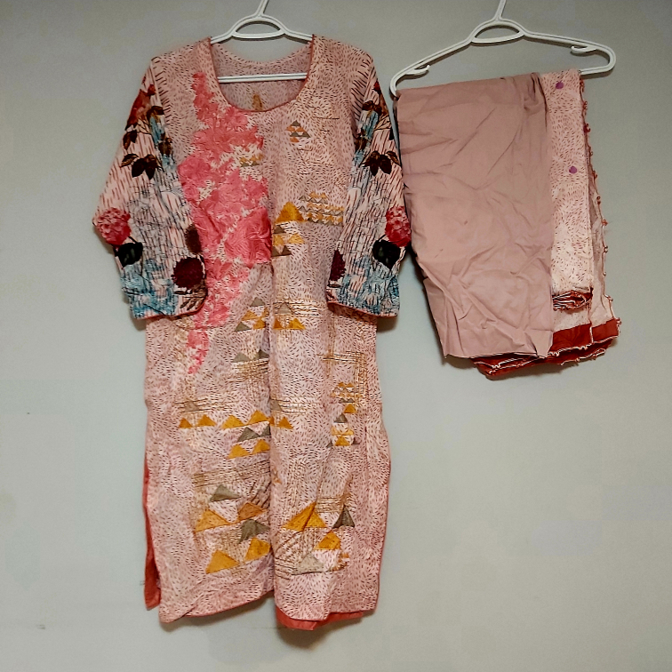 Pakistani Ladies Lawn Suits 3 Pieces Large Size Readymade  image indicator(6)