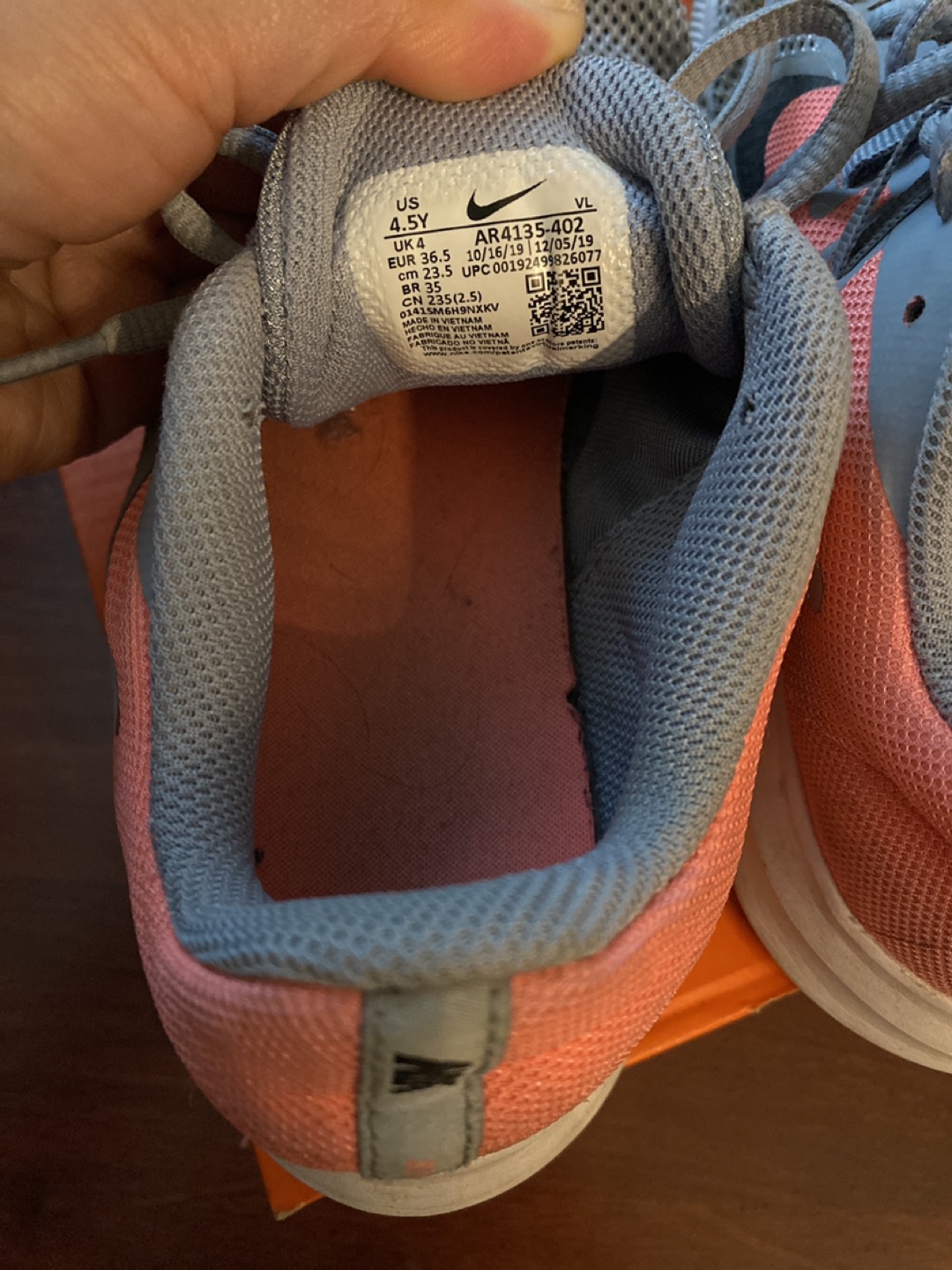 Nike Kid’s shoes SIZE 4.5Y - photo 3