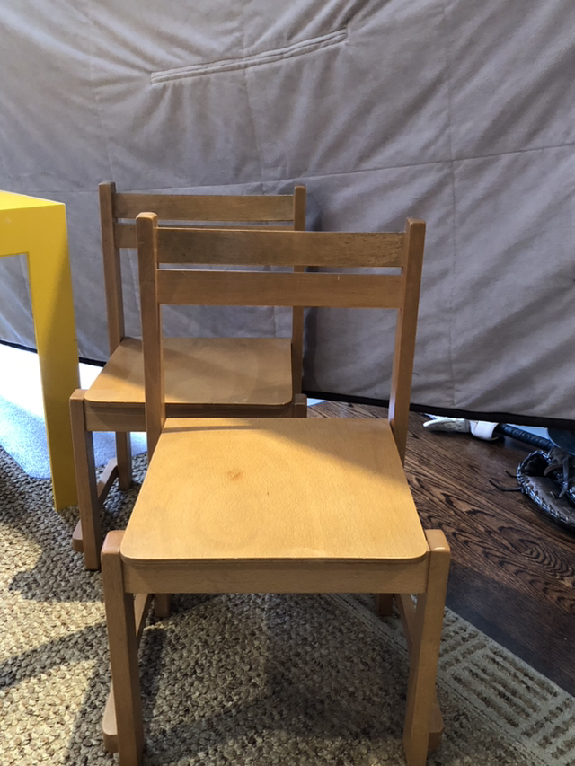 Children’s table and chairs - needs to go - photo 4