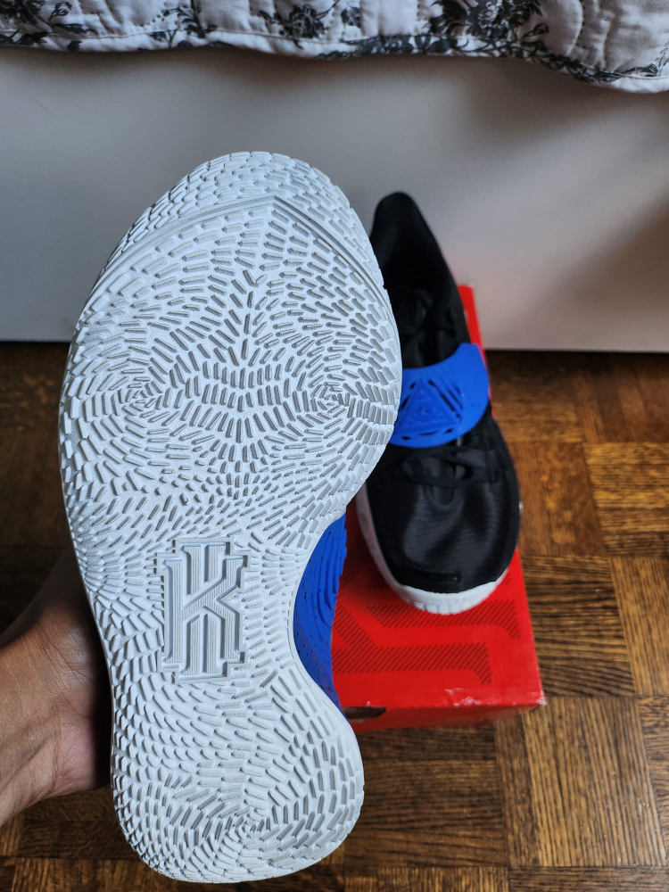 Nike Kyrie Low 3 image indicator(4)
