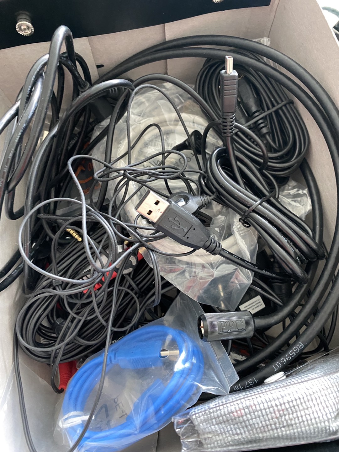 Free Random Assorted Cords & Earphones image indicator(3)