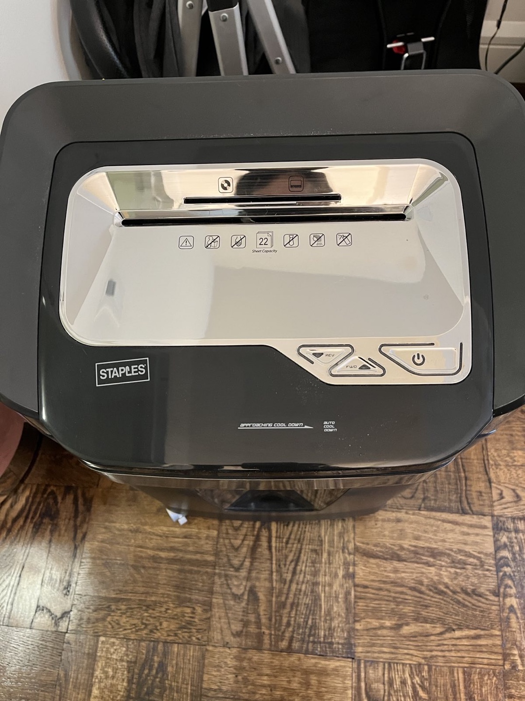 Staples shredder - photo 2