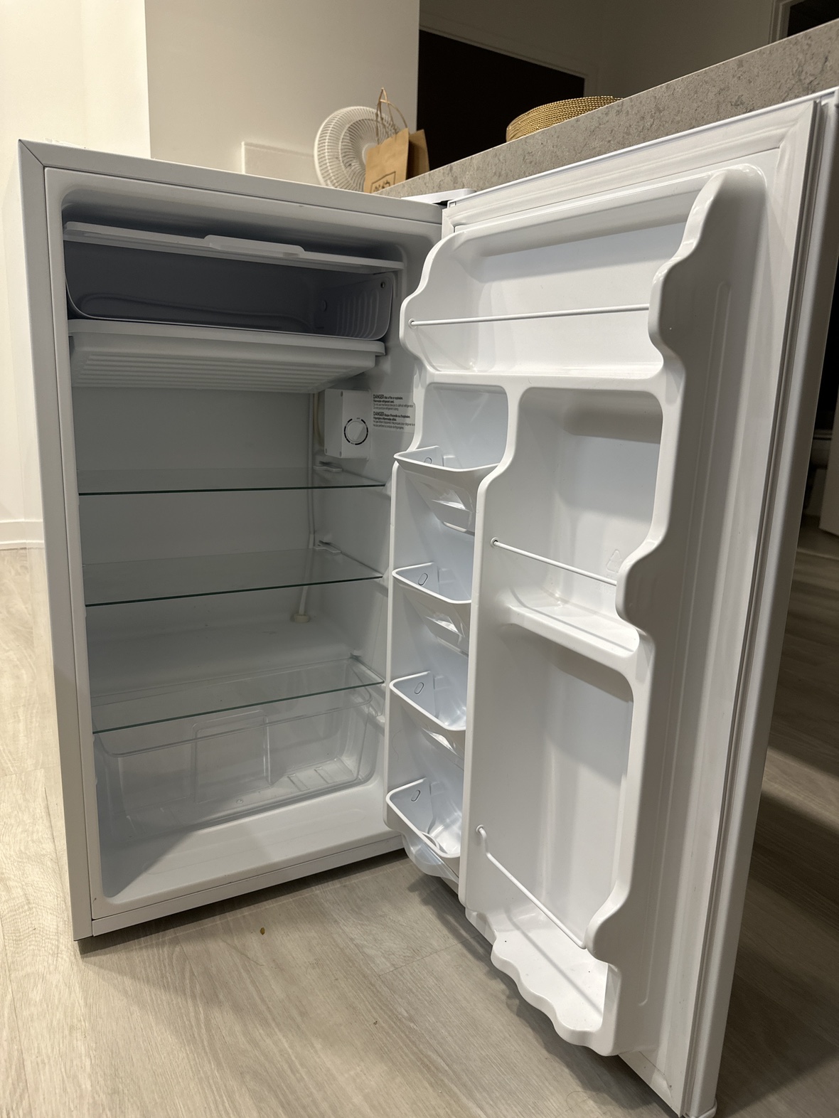 Mini fridge (almost never used) - photo 2