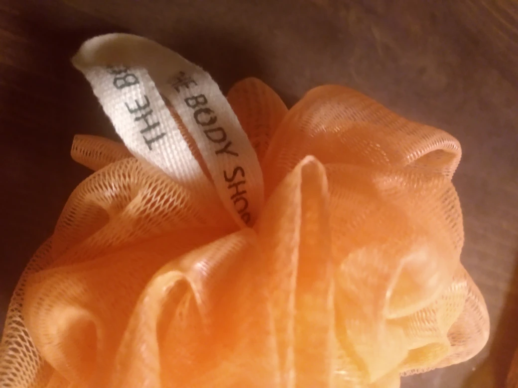 The Body Shop 3 Piece Travel / Batthroom Bundle $5 image indicator(2)