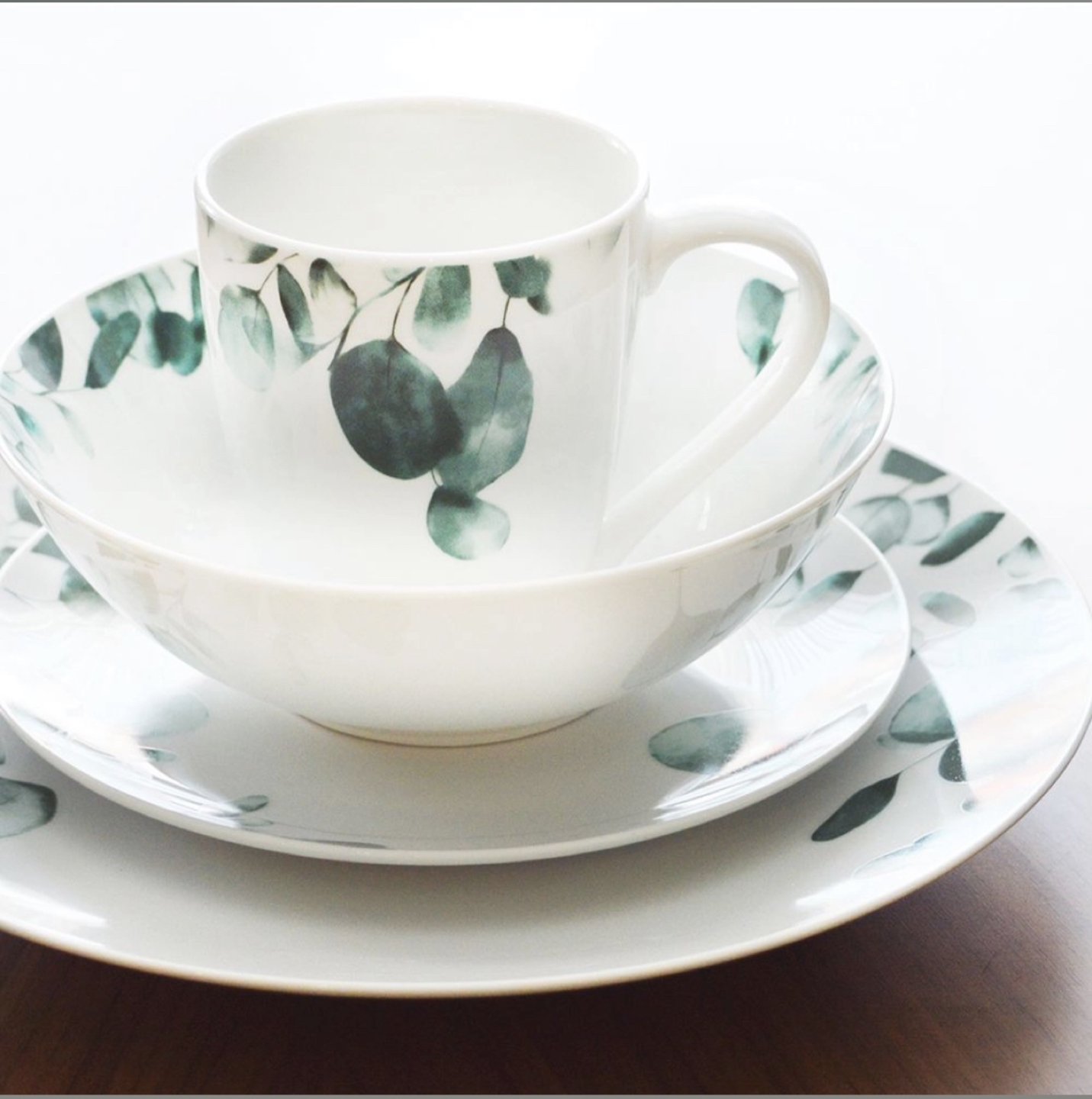 Dinnerware set thumbnail