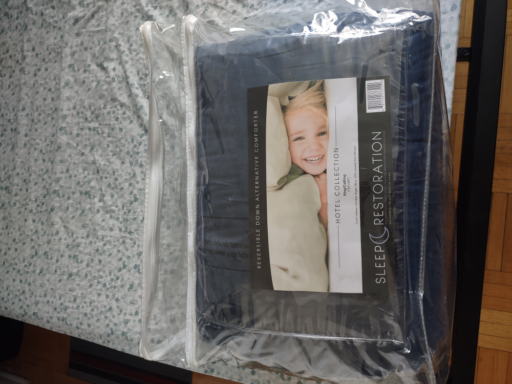 Mint condition reversible Hotel collection Comforter