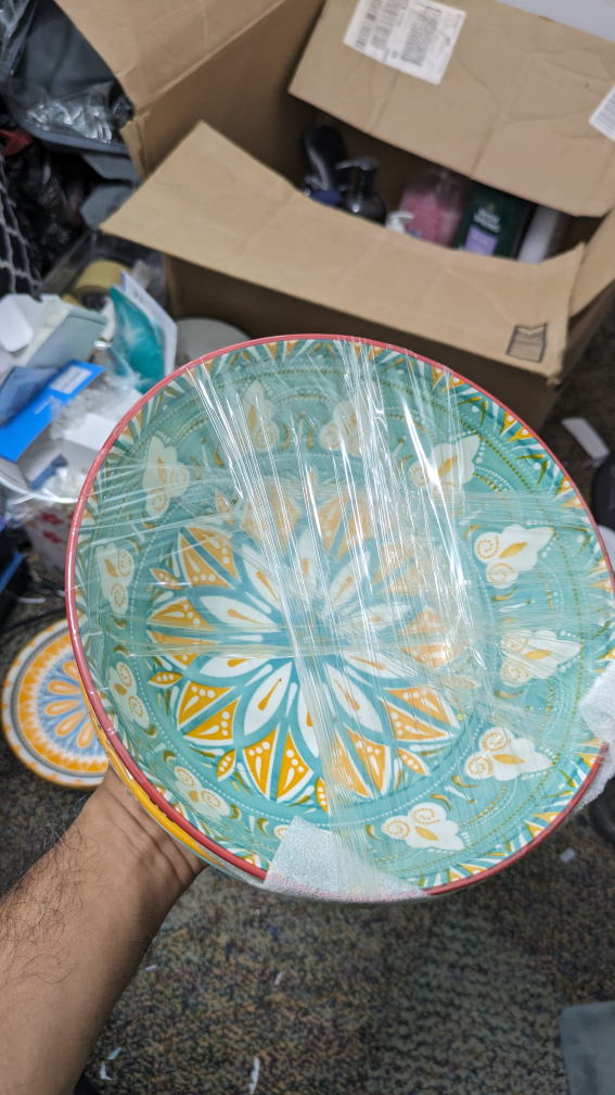 Ceramic 4 plates and 3 serving bowls set, LIKE NEW - photo 2