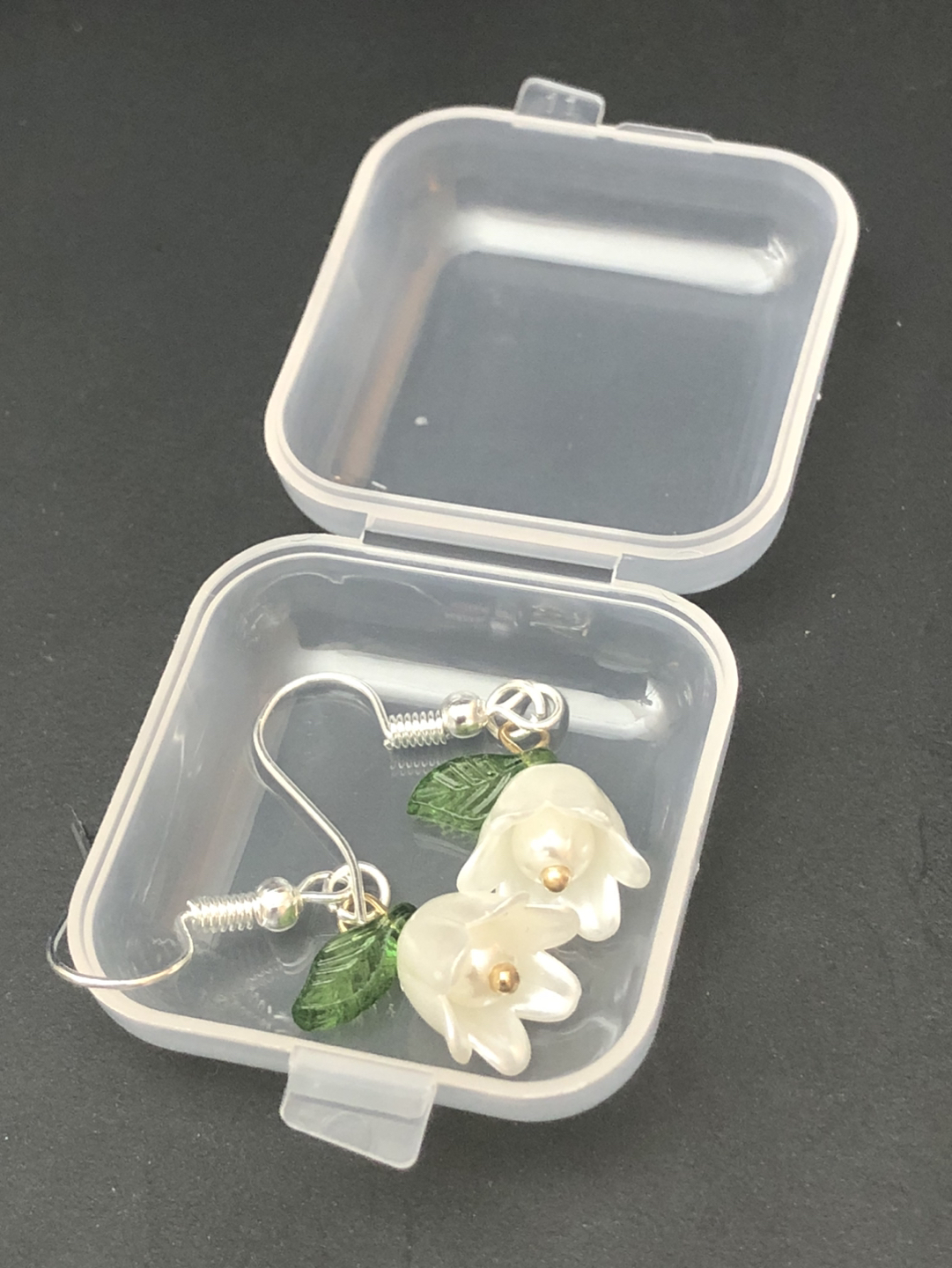 Handmade Flower earrings comes with box image indicator(2)