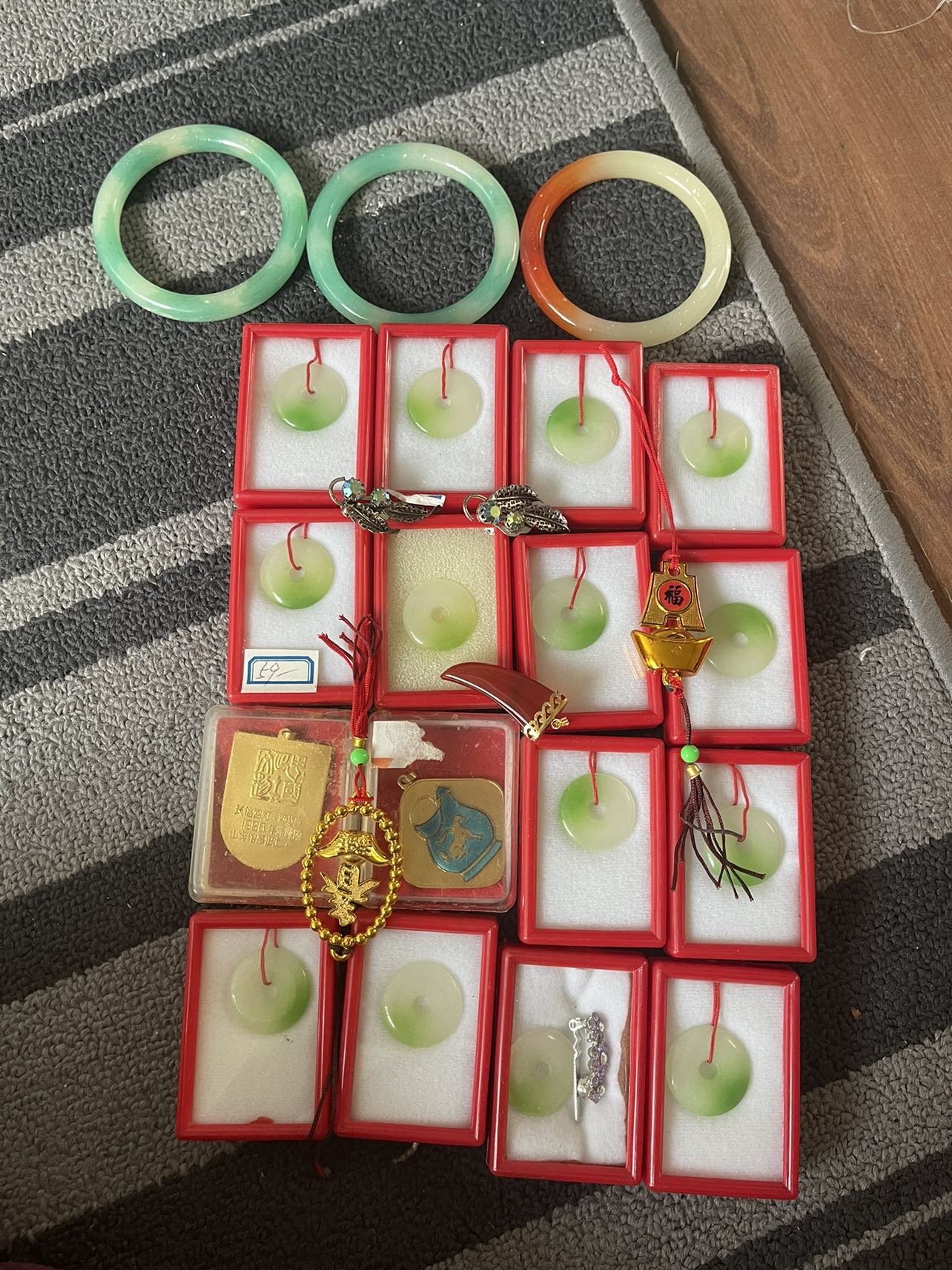 assorted Chinese style accesories