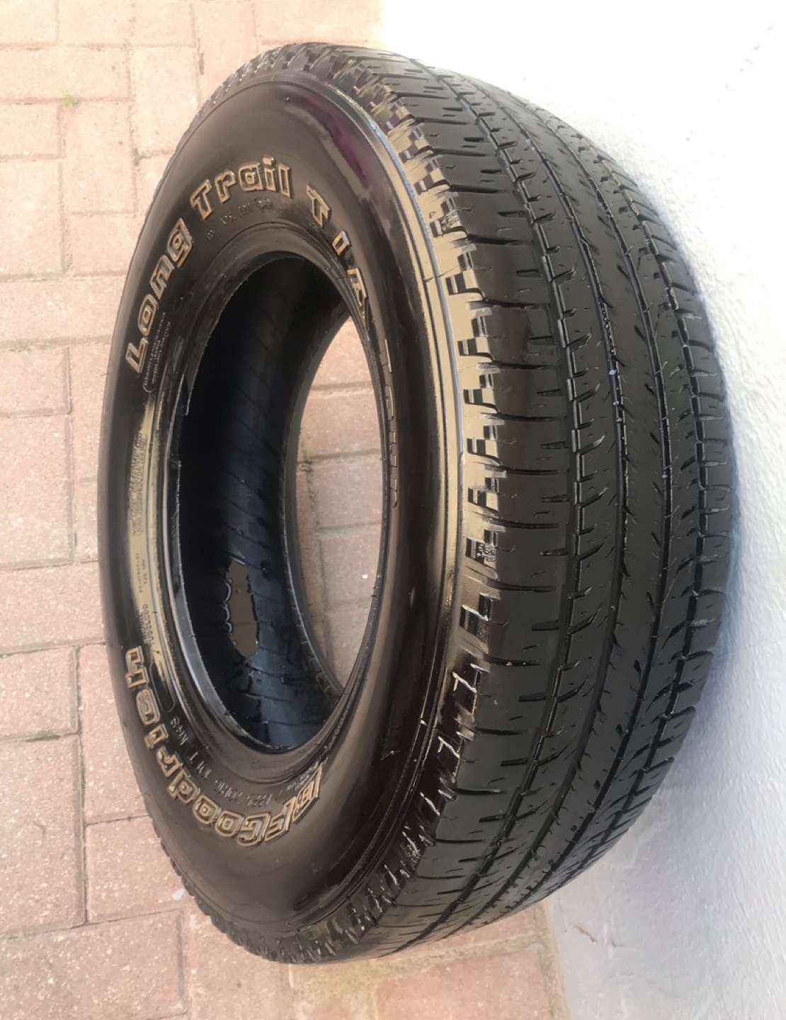 4 All-season Tires + 1 Free Spare Tire image indicator(2)