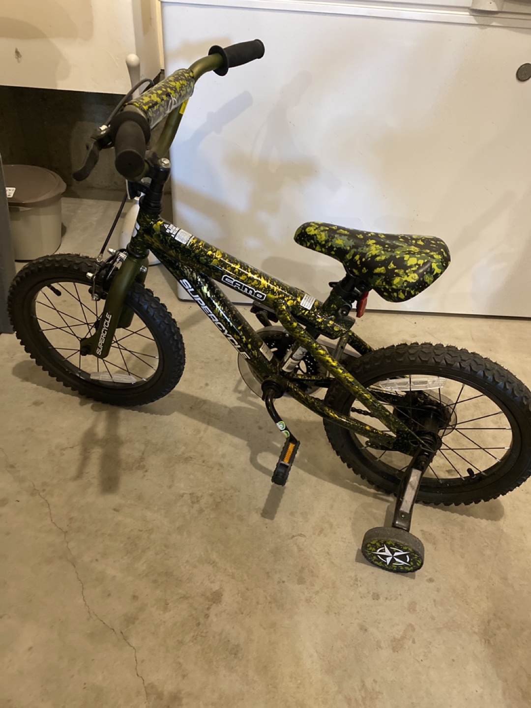 Camo Kids Bicycle with training wheels!