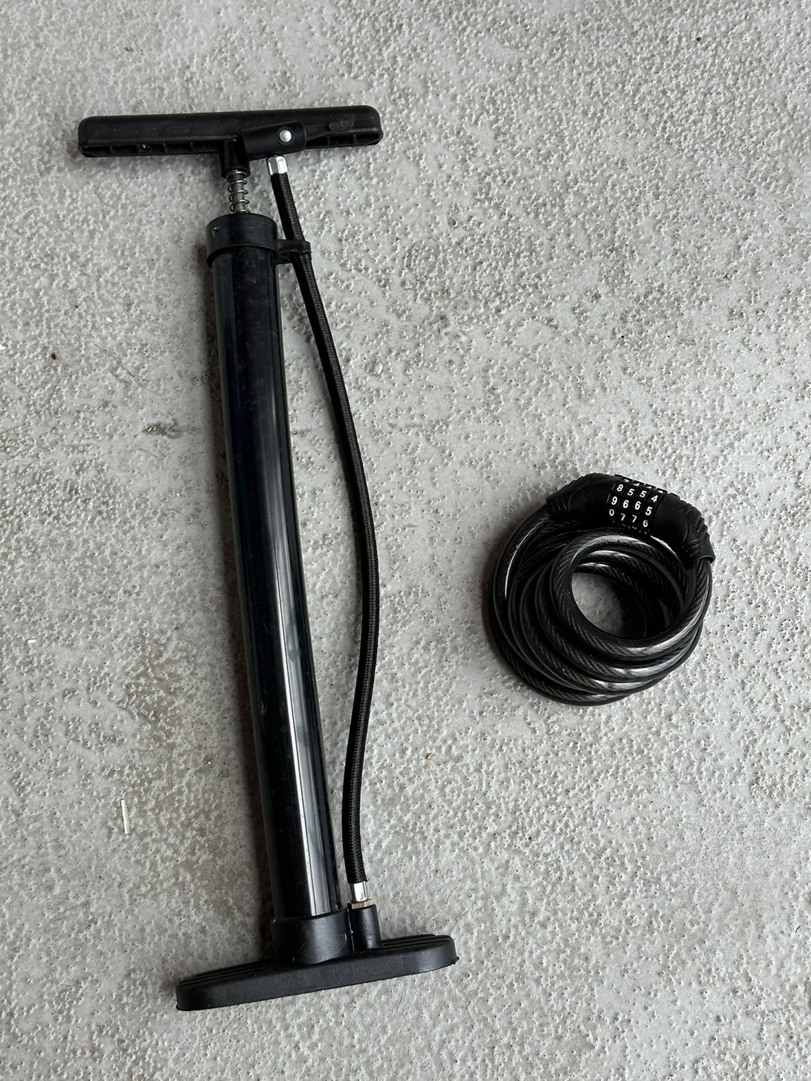 Pump and lock for bikes thumbnail