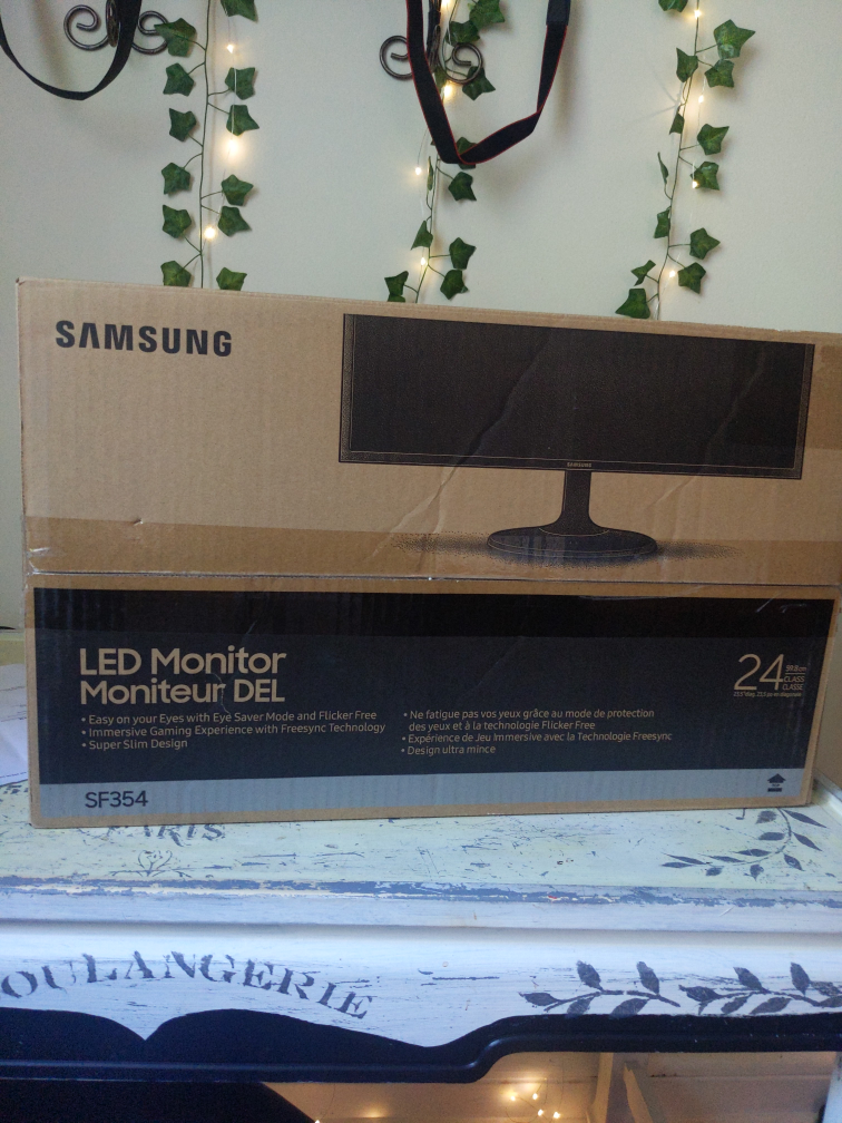 Samsung 24" LED Monitor new in box thumbnail
