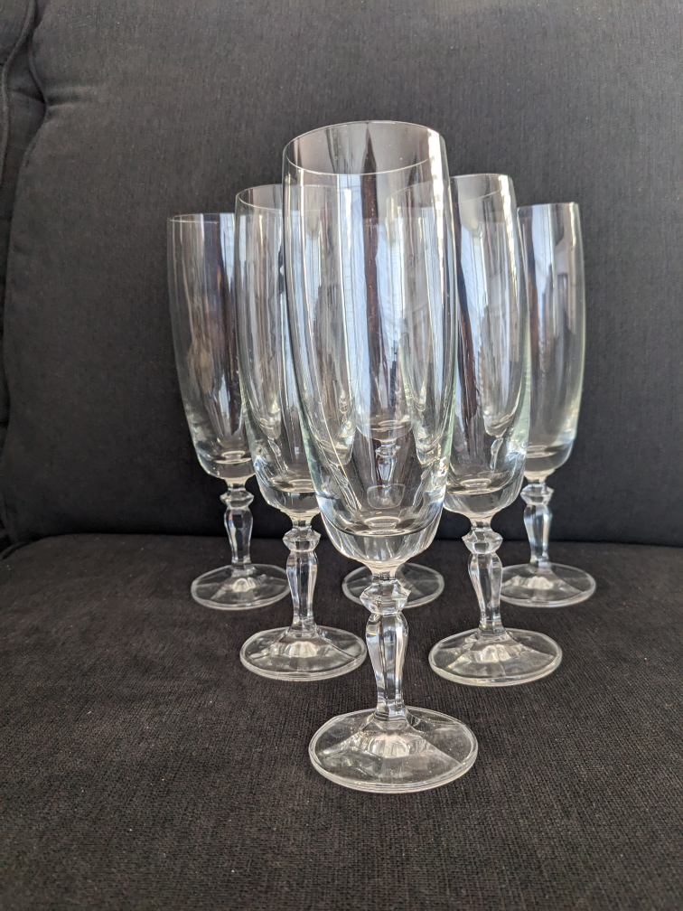 6 Champagne flutes