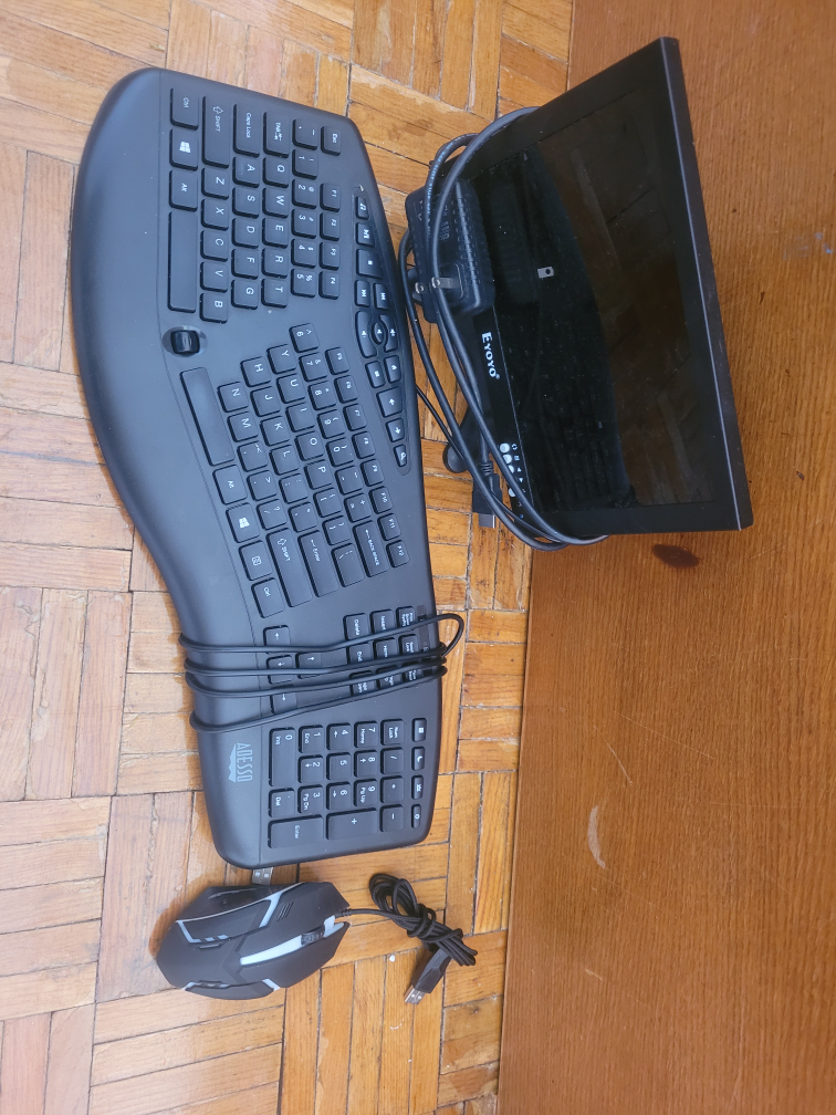#Freecyle - USB Mouse, Keyboard & 10" Monitor thumbnail