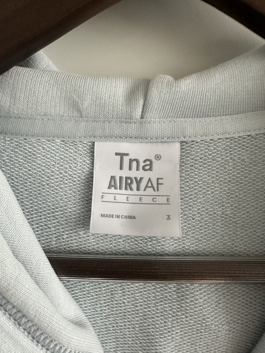 TNA airy hoodie image indicator(2)