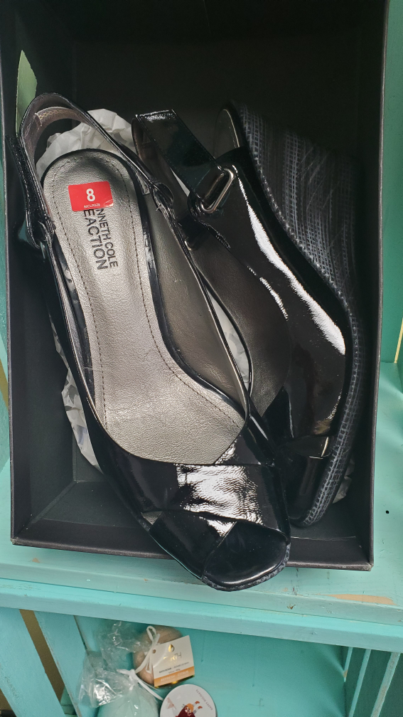 Kenneth Cole Sandals