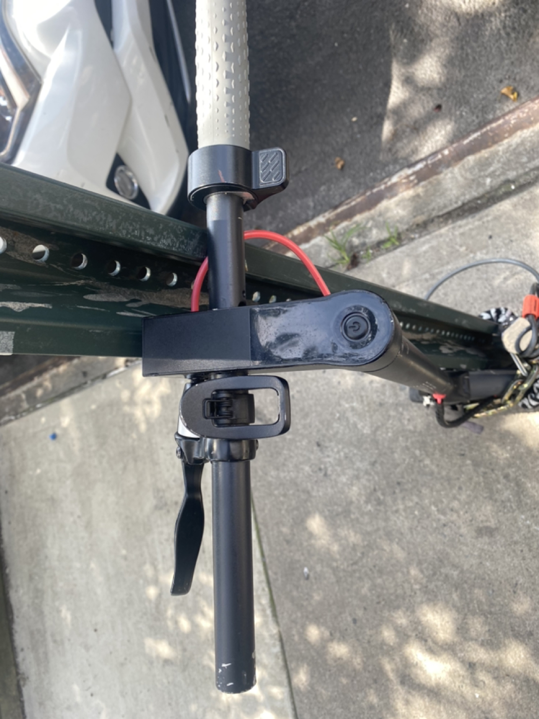 ESKUTE Electric Scooter For Parts or Repair - photo 3