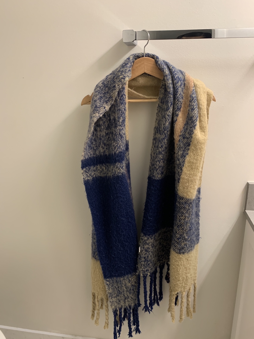 Thick scarf thumbnail