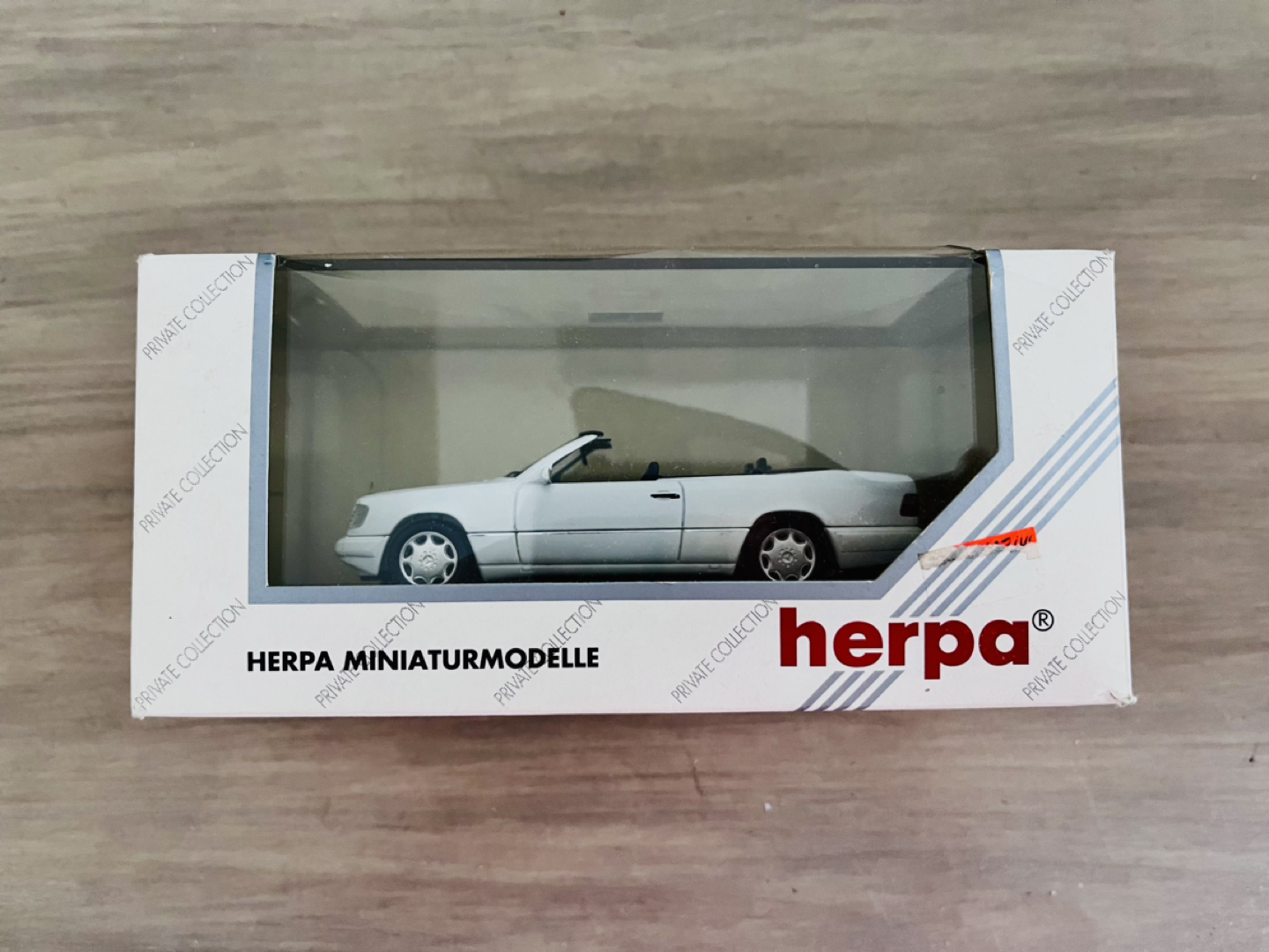 Herpa 1/43 - Mercedes 320 w124 convertible white - Brand New image indicator(2)
