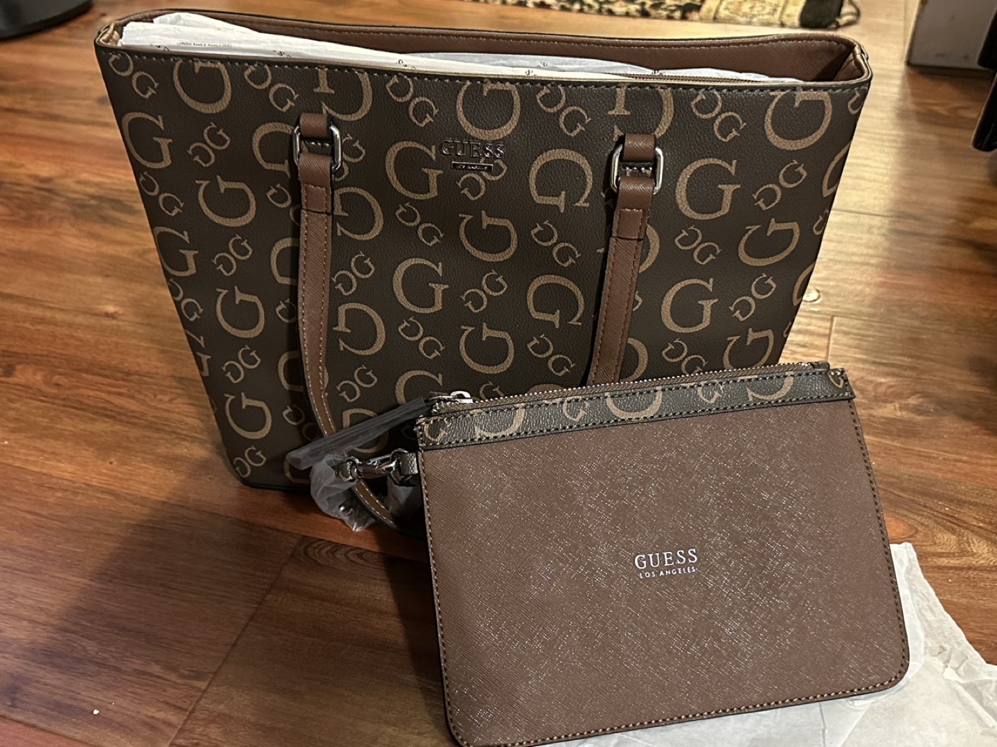 Guess brand new shoulder bag image indicator(3)