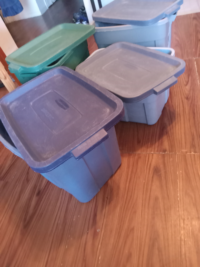 Rubbermaid storage bins  thumbnail