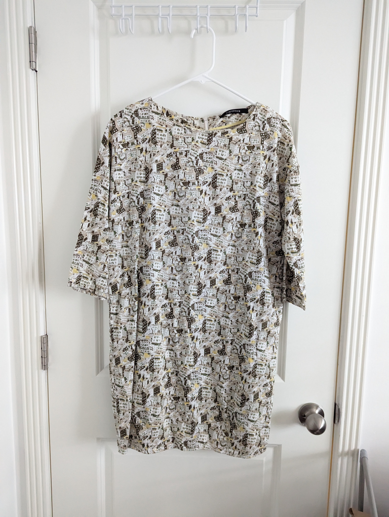 Long shirt with house pattern thumbnail