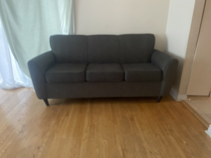 Couch - photo 3