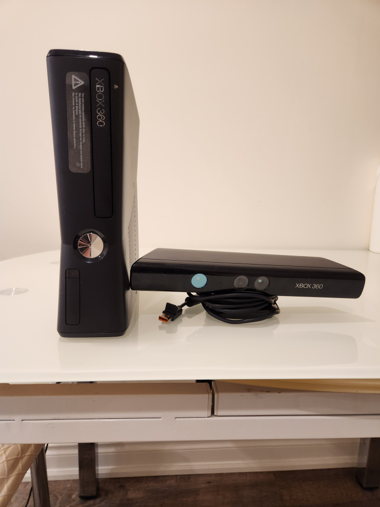 Xbox 360 with games, good condition - photo 2