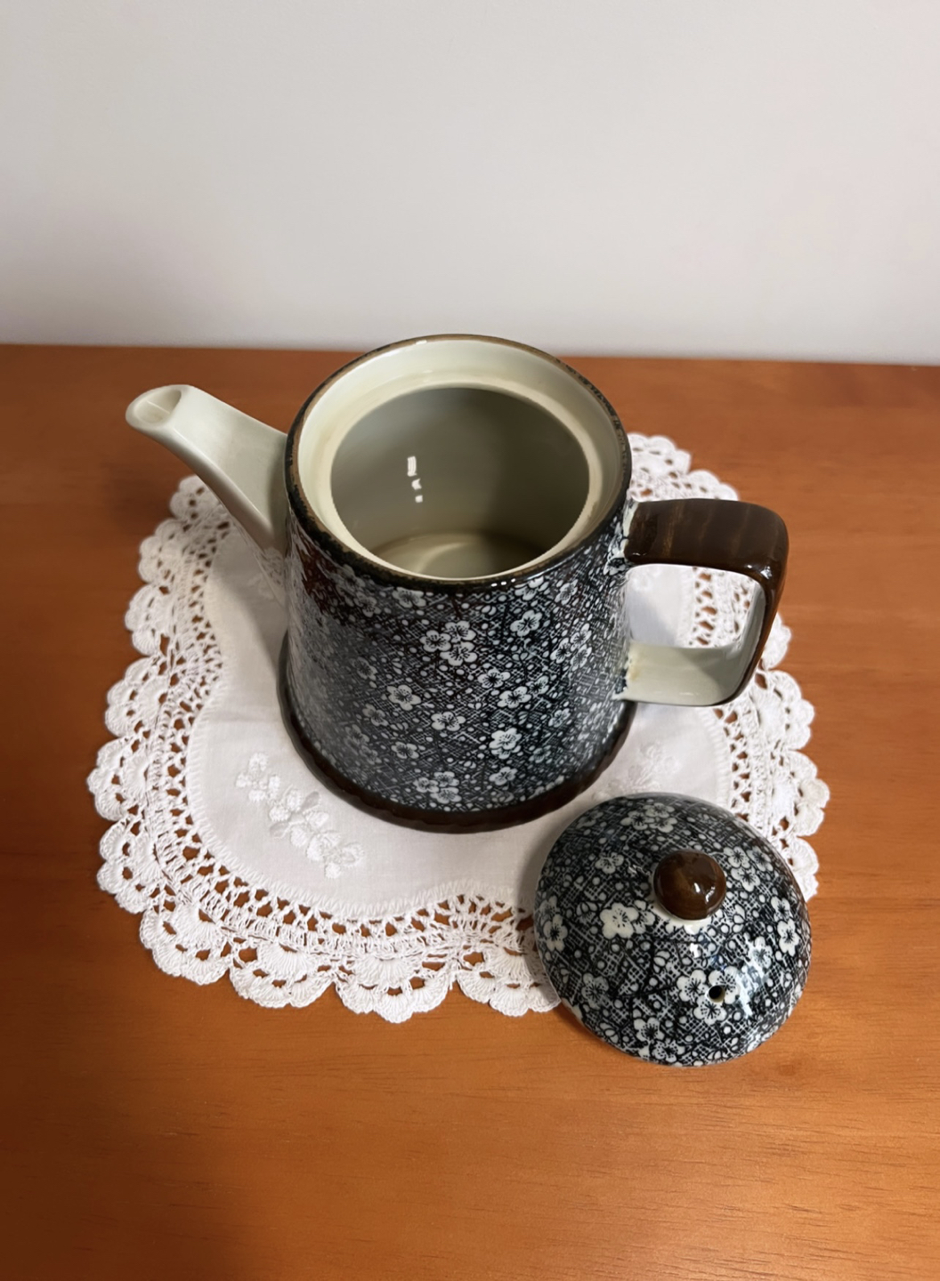 Japanese Porcelain Tea Pot - photo 2