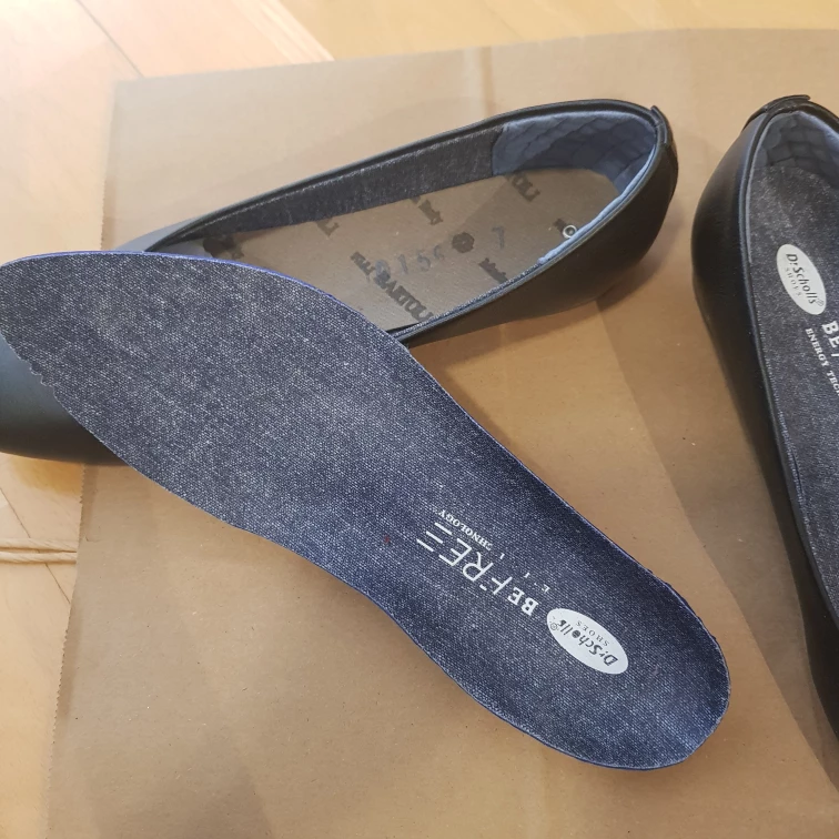 dr. scholl black leather flats image indicator(3)