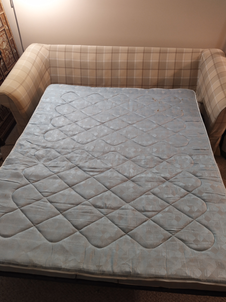 Anyone interested in an old sofa chair that opens into a bed? image indicator(4)