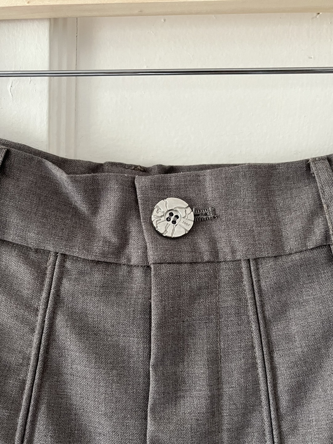 BLIND NO PLAN Grey Pleated Shorts - photo 4