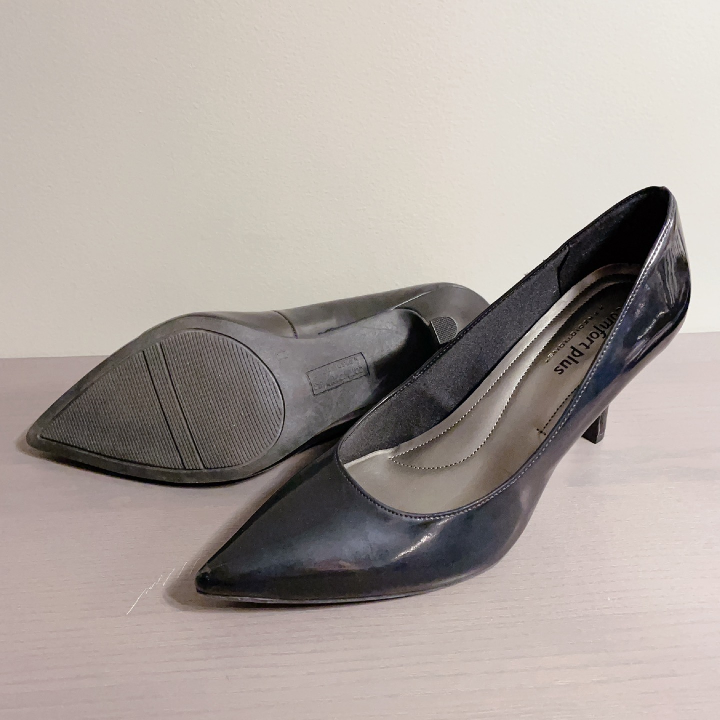 Black heels NEW size 11 thumbnail