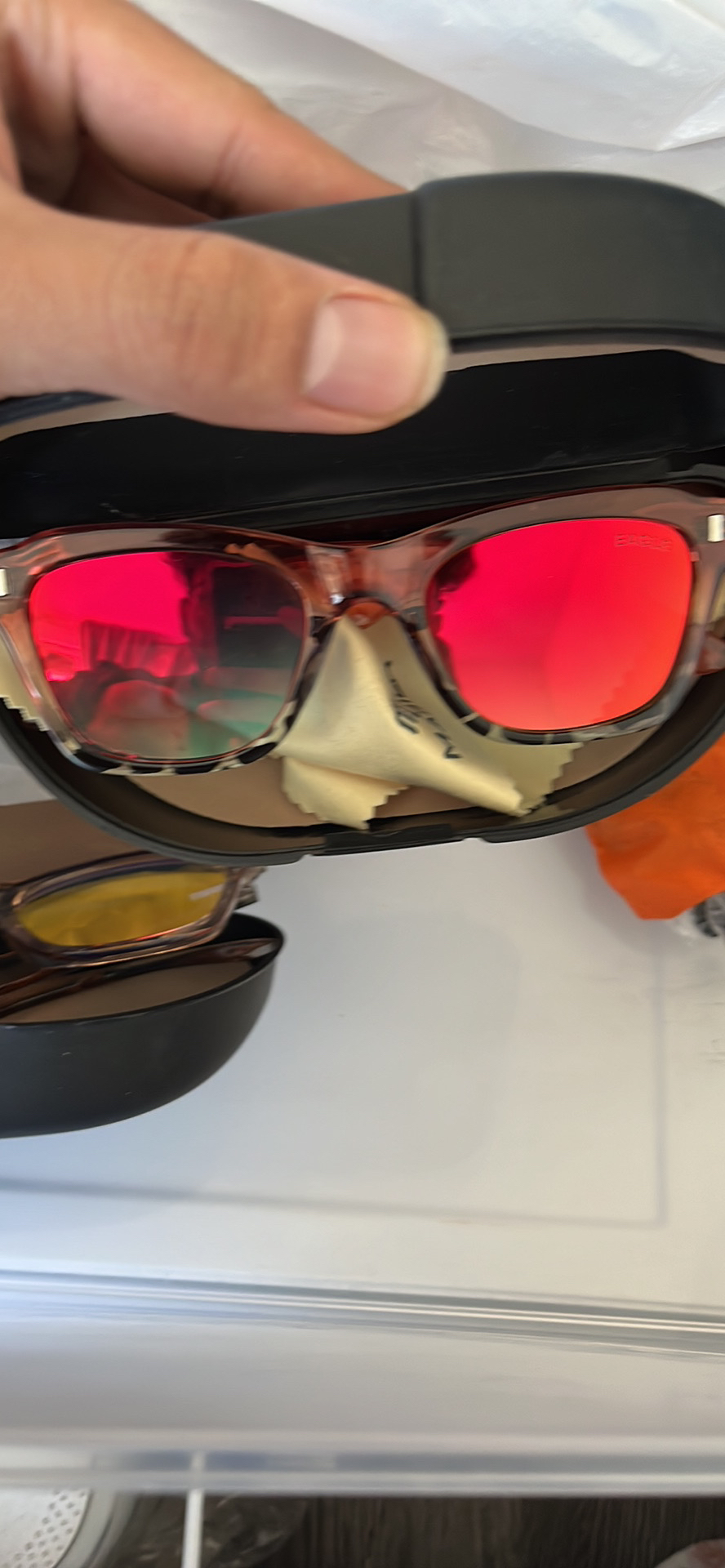 Sunglasses with box - photo 2