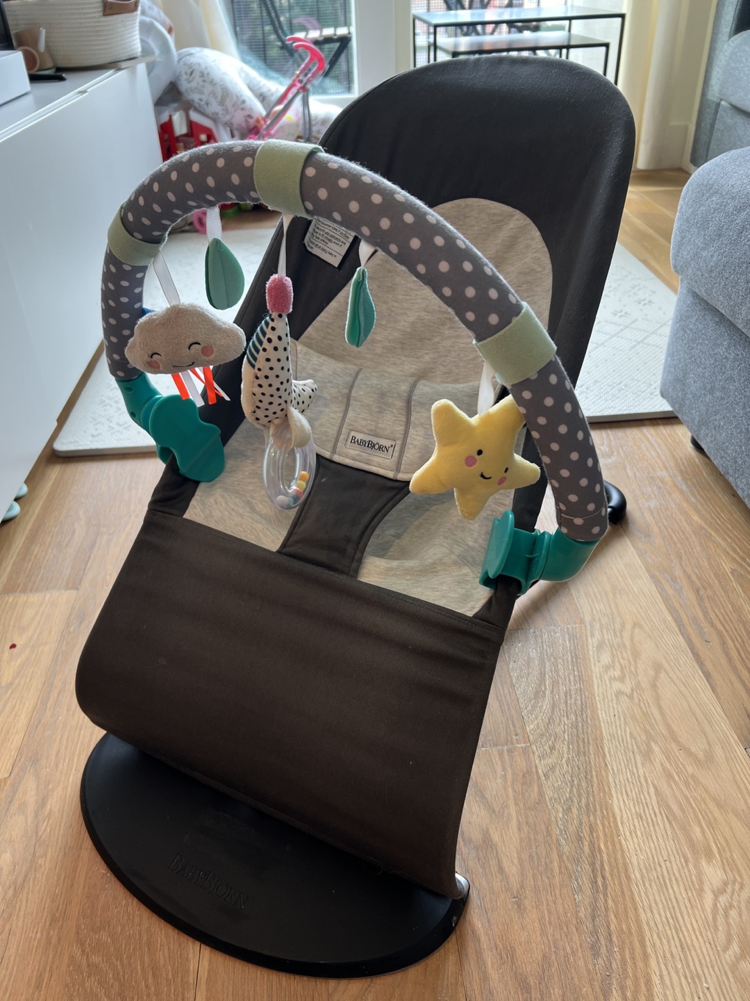 BabyBjorn Bouncer + toy bar