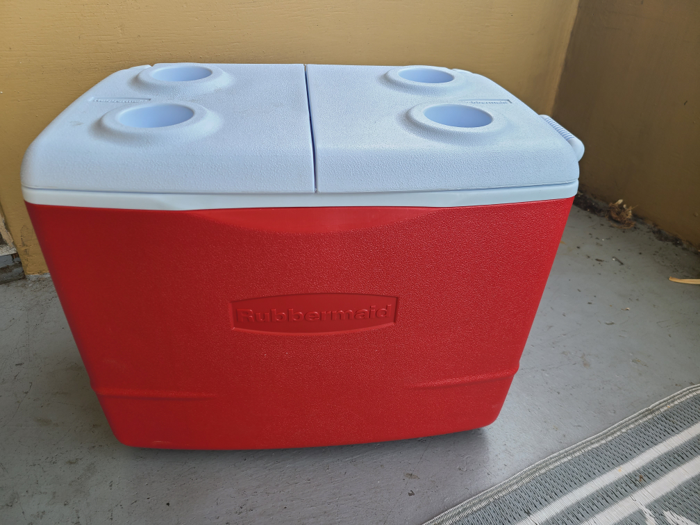 Rubbermaid 50 qt cooler thumbnail