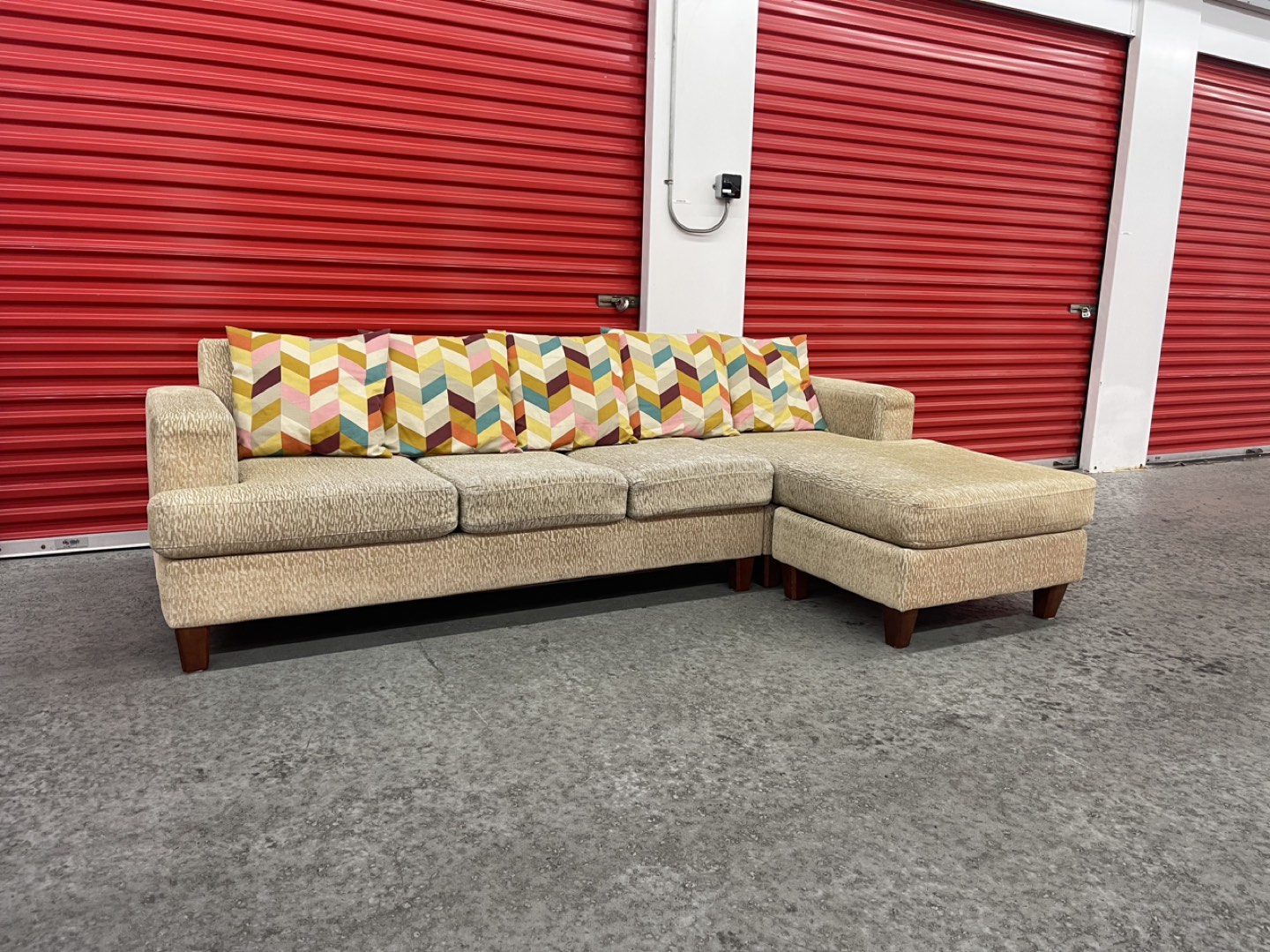FREE DELIVERY Beautiful Reversible Pullout Sectional - photo 3