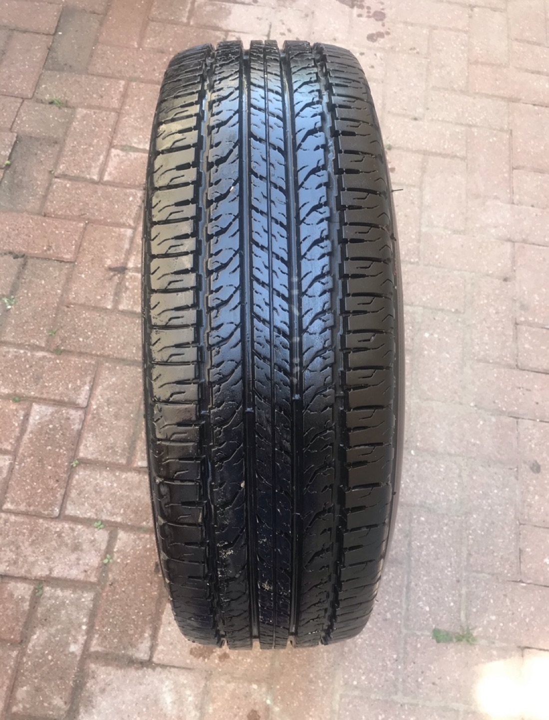 4 All-season Tires + 1 Free Spare Tire image indicator(3)