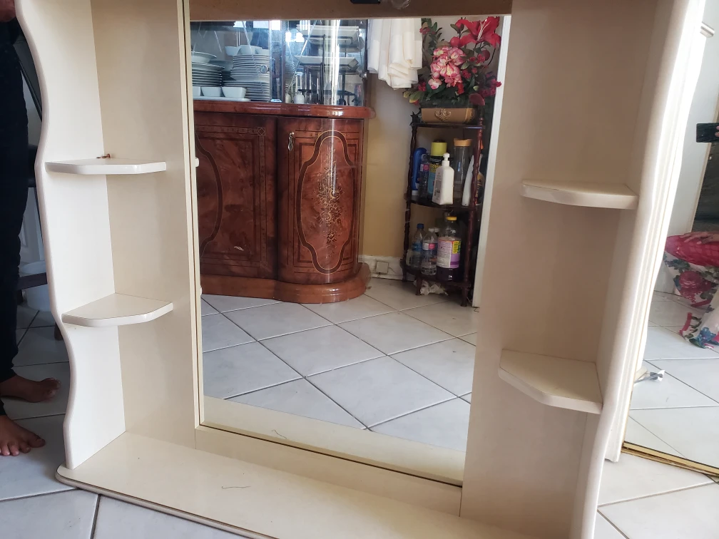 dressing table with light - photo 4